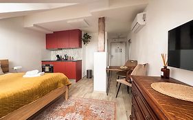 Comfy Central City Retreat